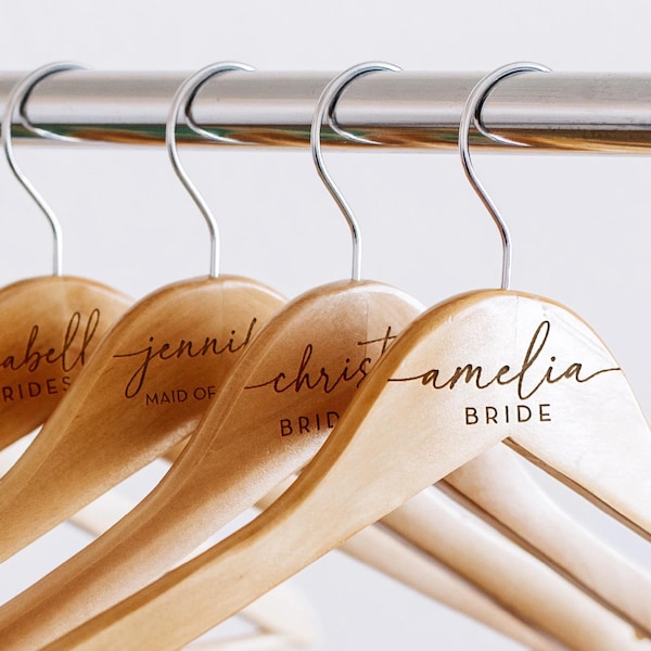 Perchas personalizadas para damas de honor - Percha para boda - Percha de madera grabada - Percha para vestido de novia - Perchas con nombres para la boda