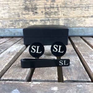 Black Round Groomsmen Cufflinks Personalized Groomsmen Gift Engraved Custom Cuff Link Set for Groom, Husband, Men Gift Boxed, proposal Both W/Large text