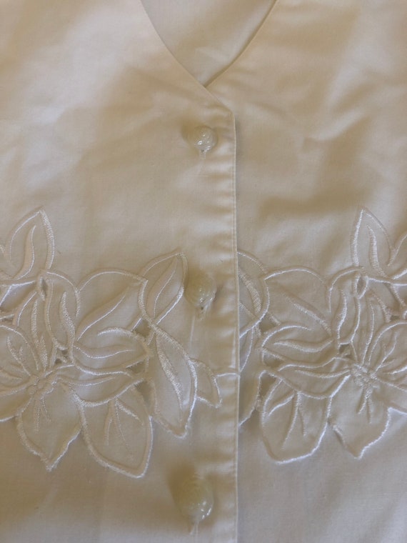 Vintage white cotton/polyester blouse, size L (16) - image 2