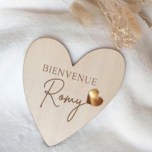 Carte disque en bois de bienvenue avec coeur doré, personnalisable avec le prénom de bebe, photo souvenir de naissance