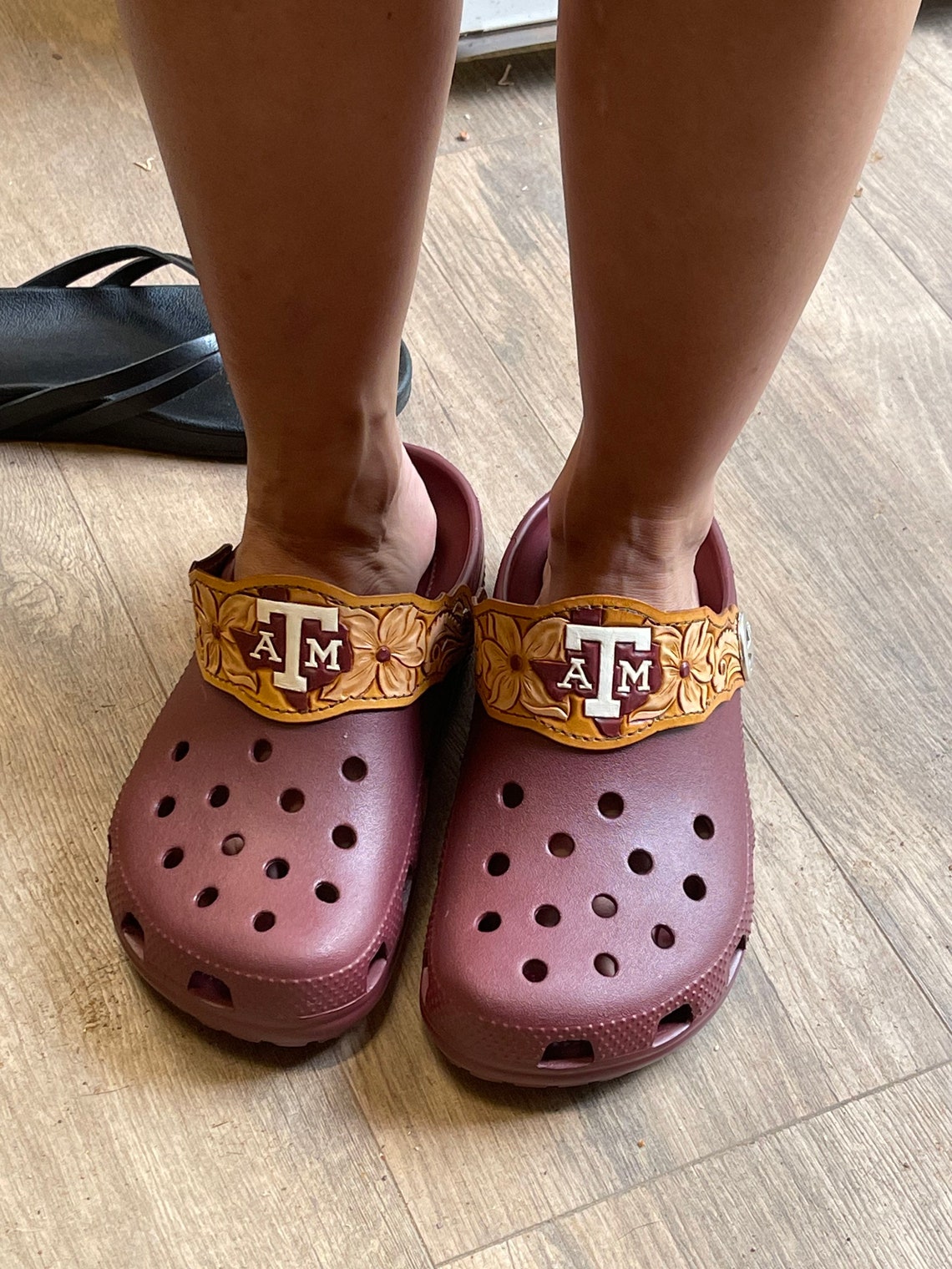 crocs with leather straps