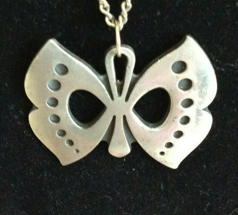 Tennesmed Vintage Pewter Butterfuly Pendant and Earrings R