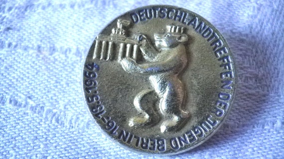 Badge badge Germany Meeting of Youth Berlin 1964