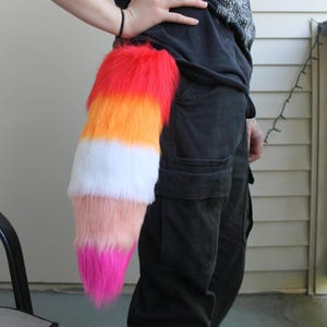 Lesbische TLW Pride Flagge Fursuit Fox Tail Schlüsselanhänger