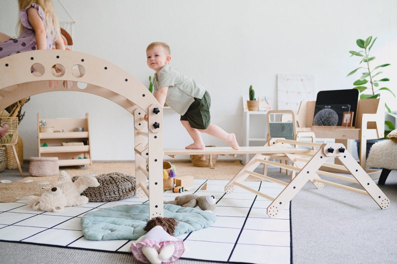 Klimdriehoek, klimplank en boog/wipwap SET: Opvouwbaar Montessori-meubilair voor ontwikkeling afbeelding 1