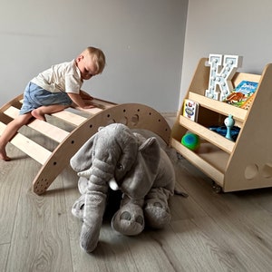 Bibliothèque Montessori, coffre à jouets, boutique de jeux de rôle, rangement de jouets ou de vêtements pour bébés, maison de poupée sur roues en caoutchouc Berta image 7