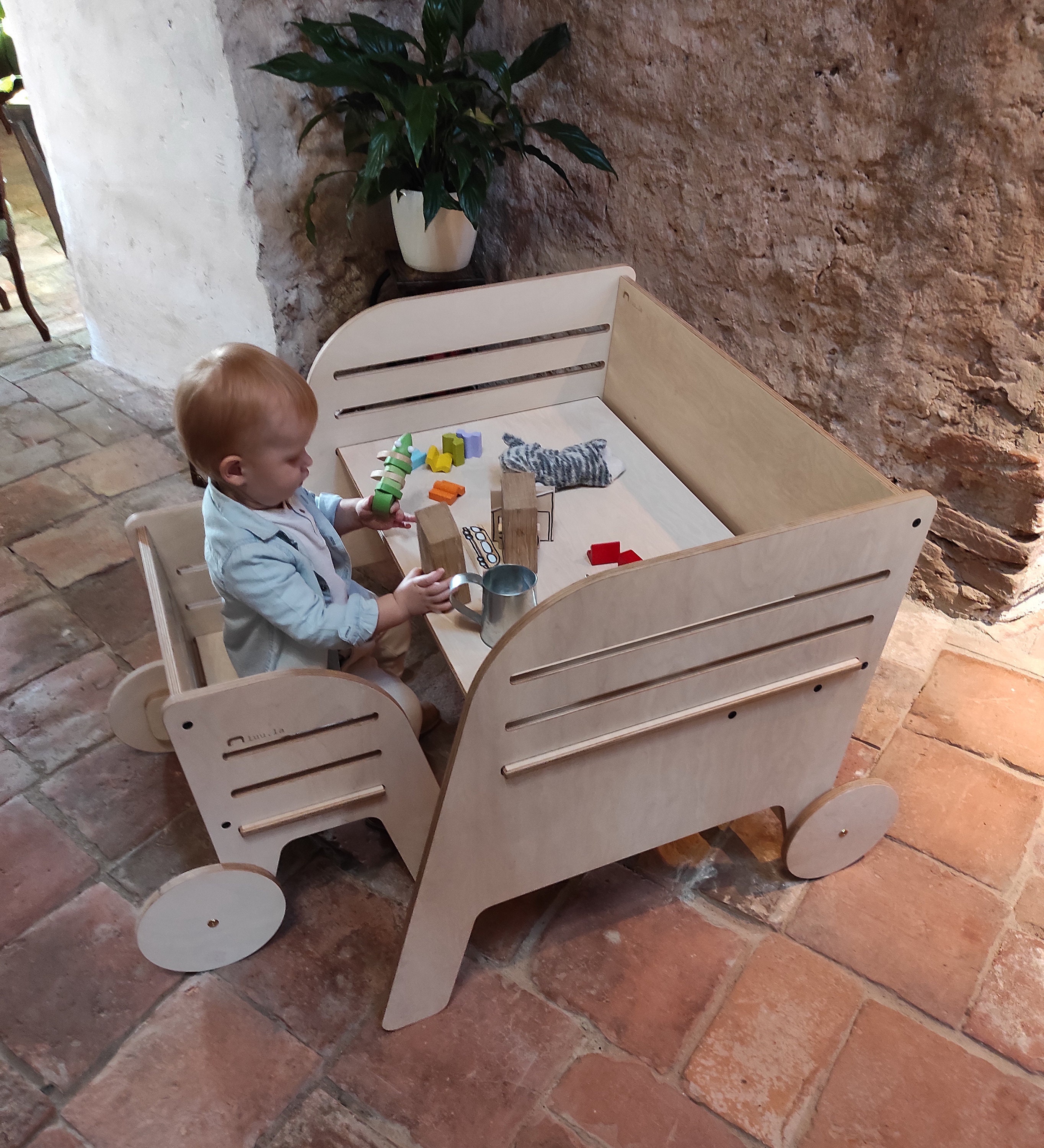 Montessori Table & Chaise