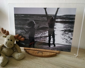 Marco para fotografías o collage: tablero transparente con soporte ovalado de roble; con dos tableros acrílicos