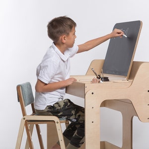 Verstellbarer Montessori Kinderschreibtisch mit Tafel, klarer Acryltafel und Sandkasten für Kunst und Lernen: Luula Tisch Bild 3