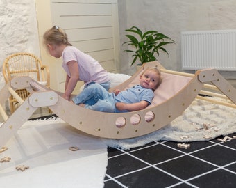 Triángulos de escalada, rampa y arco de balancín: Casa de juegos plegable Hilltown Climber