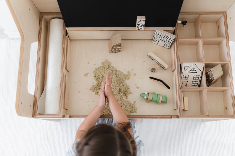 Verstellbarer Montessori Kinderschreibtisch mit Tafel, klarer Acryltafel und Sandkasten für Kunst und Lernen: Luula Tisch Only Table