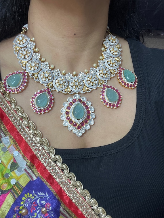 Collana Girocollo Bollywood Set Gioielli Color Oro Kundan Indiano Perla Zirconi Collana Girocollo Bollywood Set Gioielli Color Oro Kundan Indiano Perla Zirconi