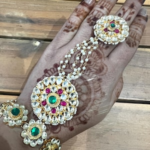 Hath Phool gold bangle hath panja Hath Phool Indian Jewelry | Pakistani Jewelry | Hand Harness | Hath Panja | Paachi Kundan Hand  Hath Paan