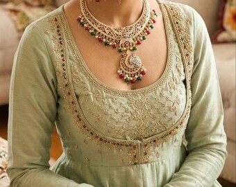 Conjunto de collar Kundan Polki bañado en oro - Joyería pakistaní inspirada en Sabyasachi