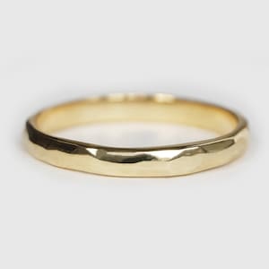 Hammered Gold Ring, Women’s Wedding Band, Women&#39;s Wedding Ring, Hammered Women’s 2.5mm Wide Band, Gold Wedding Ring, Hammered Band for Women
