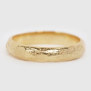 Men’s Wedding Band, Hammered Gold Ring, Wedding Band Gold for Him, Rustic Ring for Him, Band Textured Men’s Ring, Hammered Wedding Band