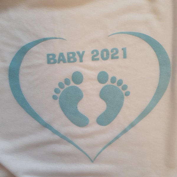 Bügelbild: Baby 2021, Bürgelbild für Schwangerschaft T-Shirt