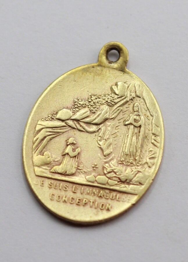 Rare Médaille Sanctuaire de Lourdes en Laiton