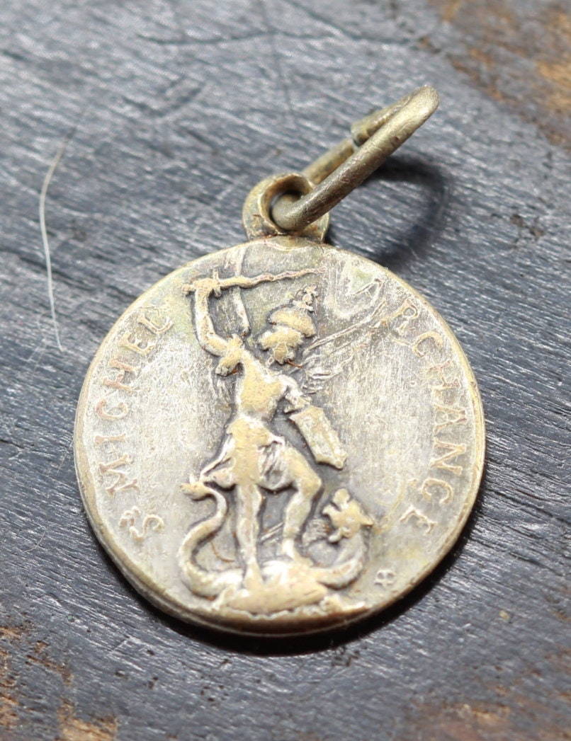Rare Médaille Saint Michel