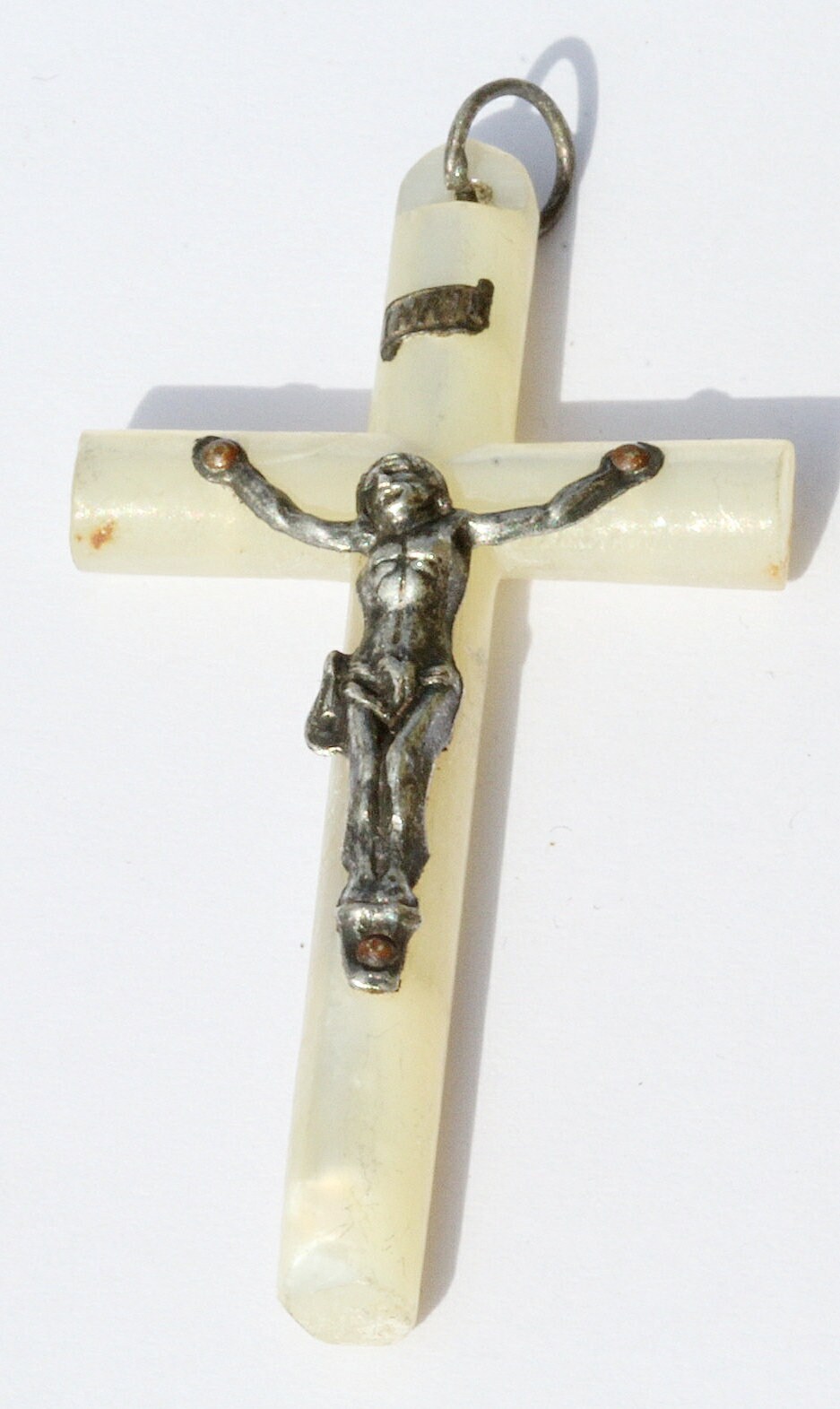 Ancienne Croix Pectorale en Nacre Souvenir de Lourdes