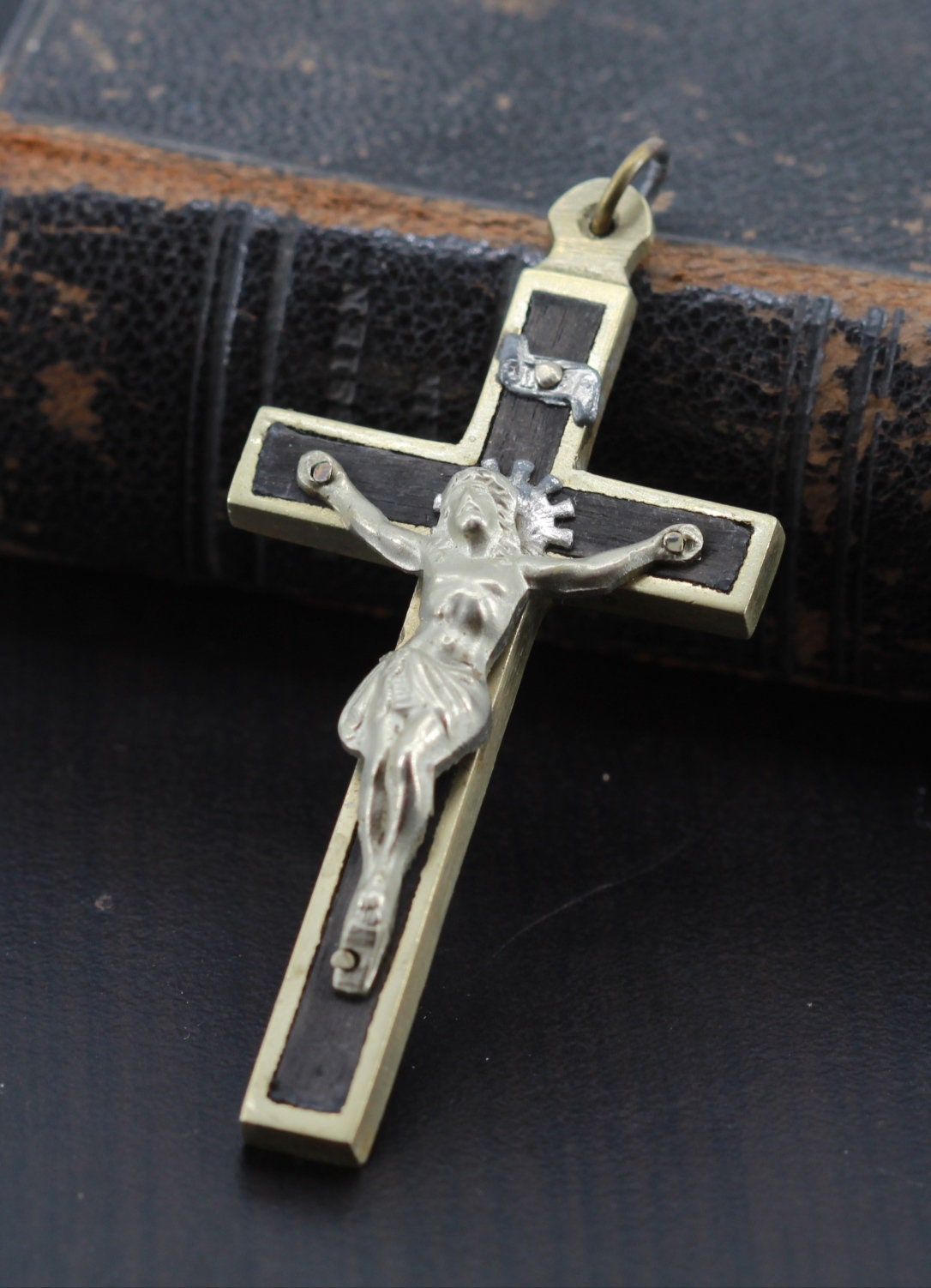 Ancienne Croix Pectorale en Bois d'ébène