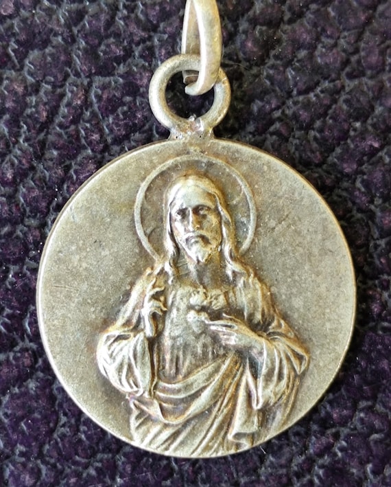 Médaille Religieuse Jésus CHRIST En Relief – Argenté – Style Broche
