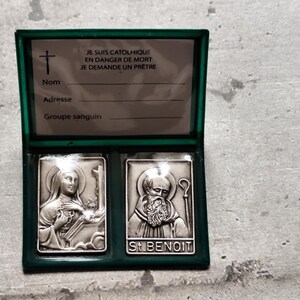 Je suis catholique, veuillez appeler un prêtre médailles cadeau religieux chrétien portefeuille medaillon de saint Benoît et de sainte Rita