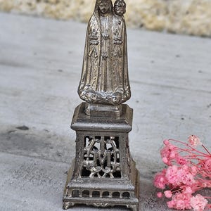 virgin mary with child statue