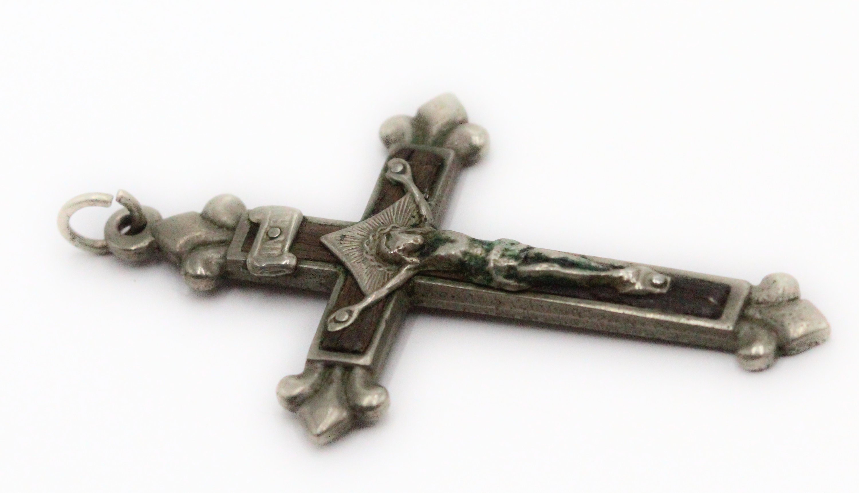 Rare Croix Pectorale en Bois