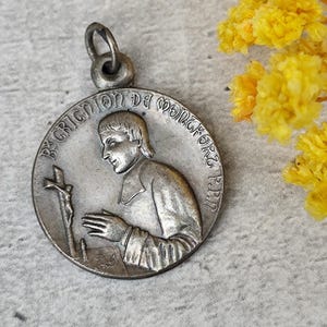 Rare religious medal of Saint Louis-Marie Grignion de Montfort and the Virgin Mary in silver color