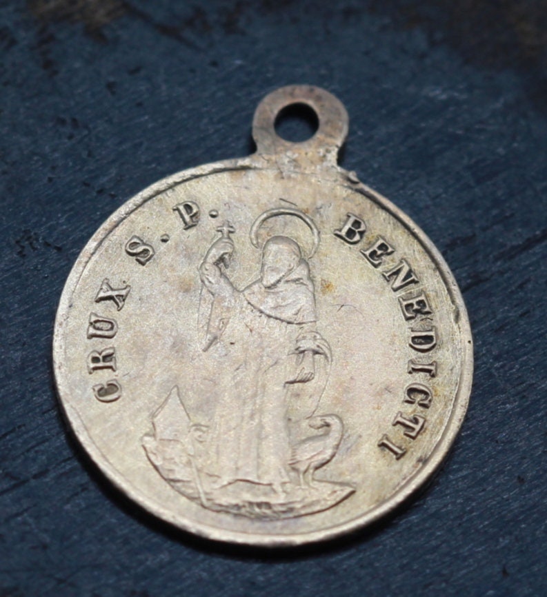 Ancienne Médaille Saint Benoît