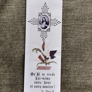 Rare carte religieuse du bois de noisetier de l'apparition