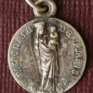 Our Lady of Paris medal