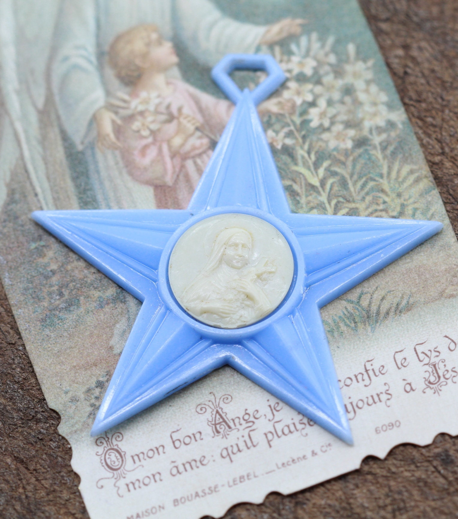 Ancienne Médaille de Berceau Sainte Thérèse en Celluloïd