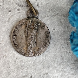 Our Lady of Paris medal