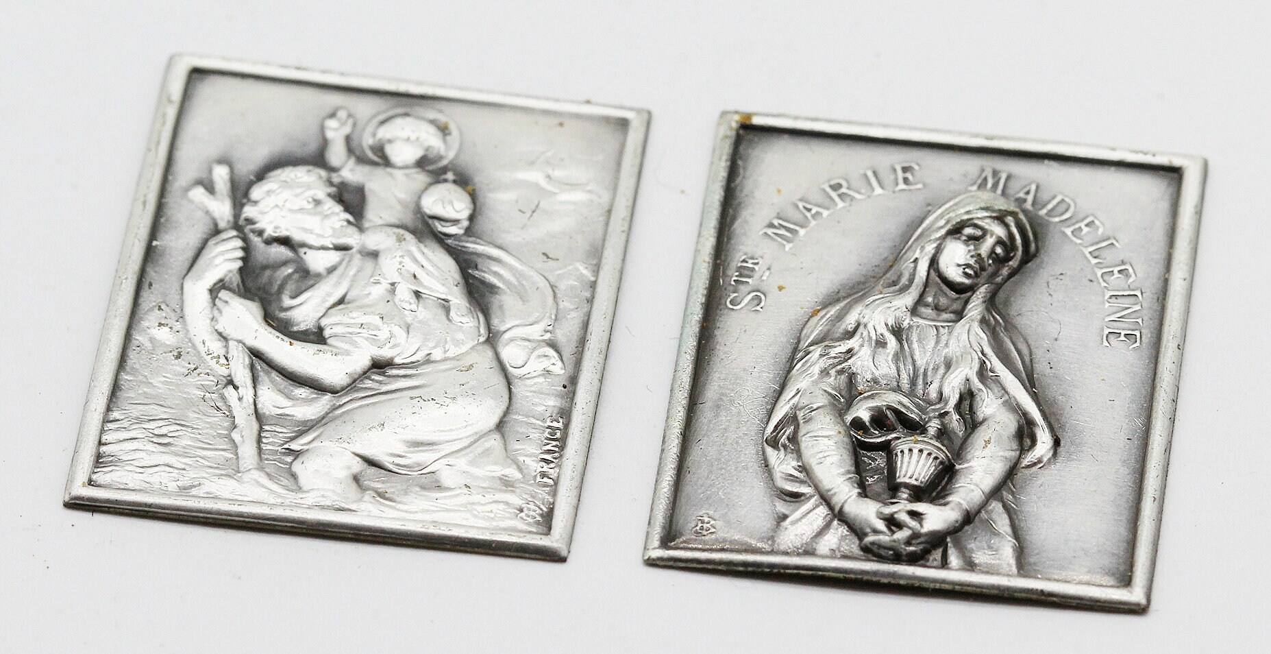 Lot de 2 Petites Plaques Métalliques Saint Christophe et Sainte Marie Madeleine