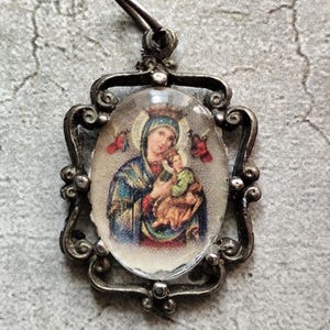 Rare religious medal of Our Lady of Perpetual Help under glass medallion