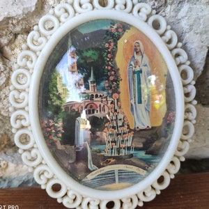 Alter Medaillon-Globus mit Rahmen Notre Dame de Lourdes