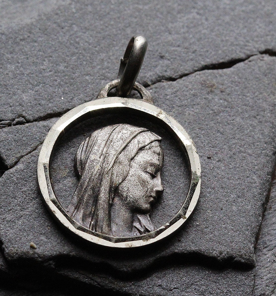 Ancienne Médaille Religieuse Notre Dame de Lourdes