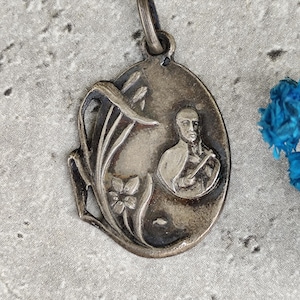 Rara medalha religiosa católica francesa antiga em prata pingente medalhão de São João Francisco Regis, Art Nouveau