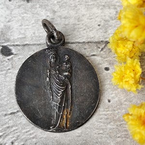 Our Lady of Paris medal