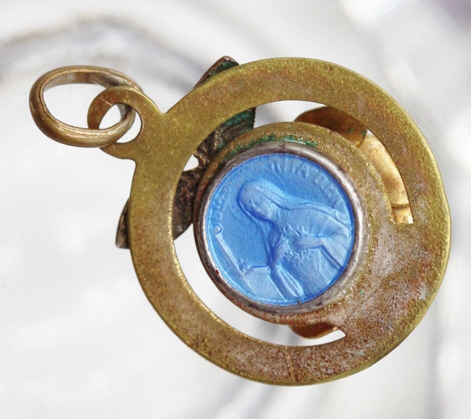 Médaille Sainte Rita en Email Patronne Des Causes Desesperees