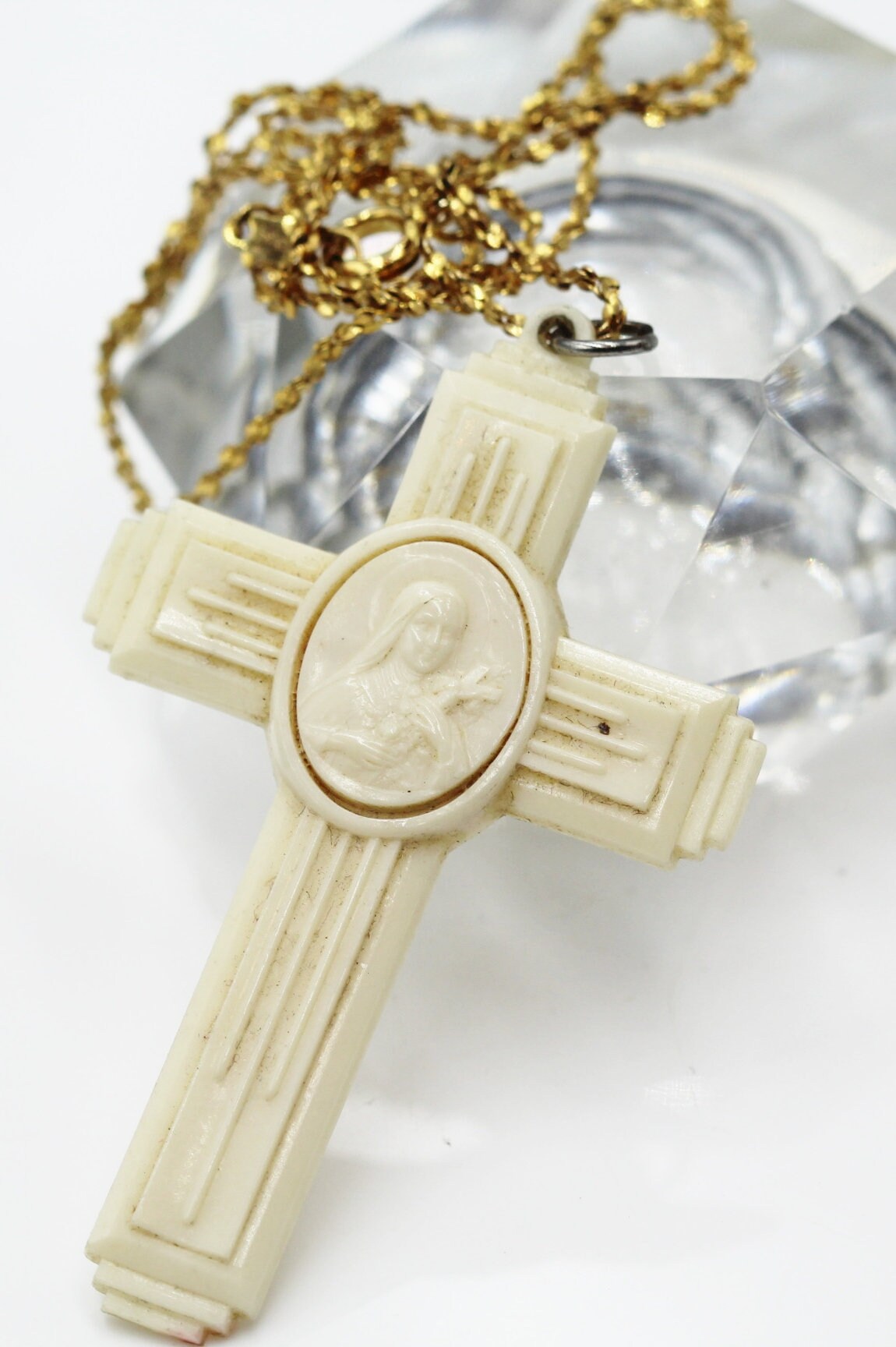 Rare Ancienne Croix Sainte Thérèse en Celluloid