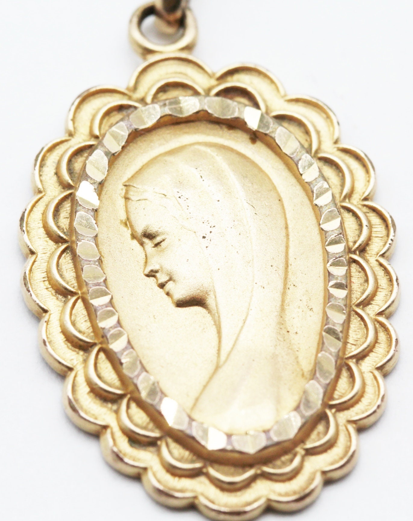 Ancienne Médaille Vierge Marie en Plaqué Or