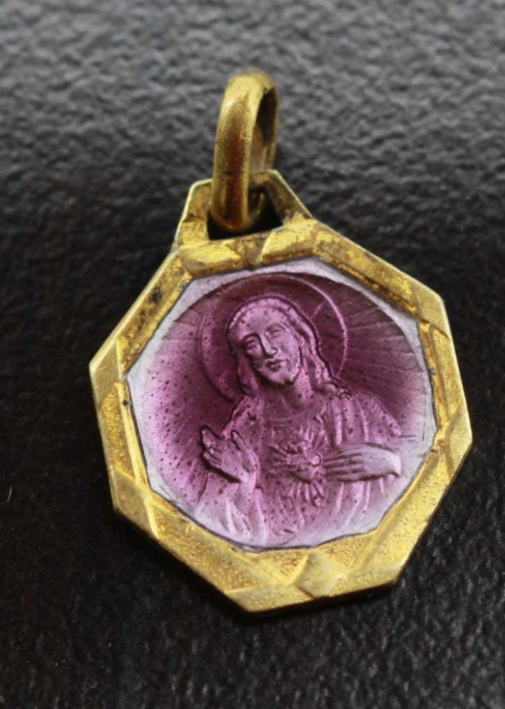 Rare Médaille de Jésus Christ en Email Violet