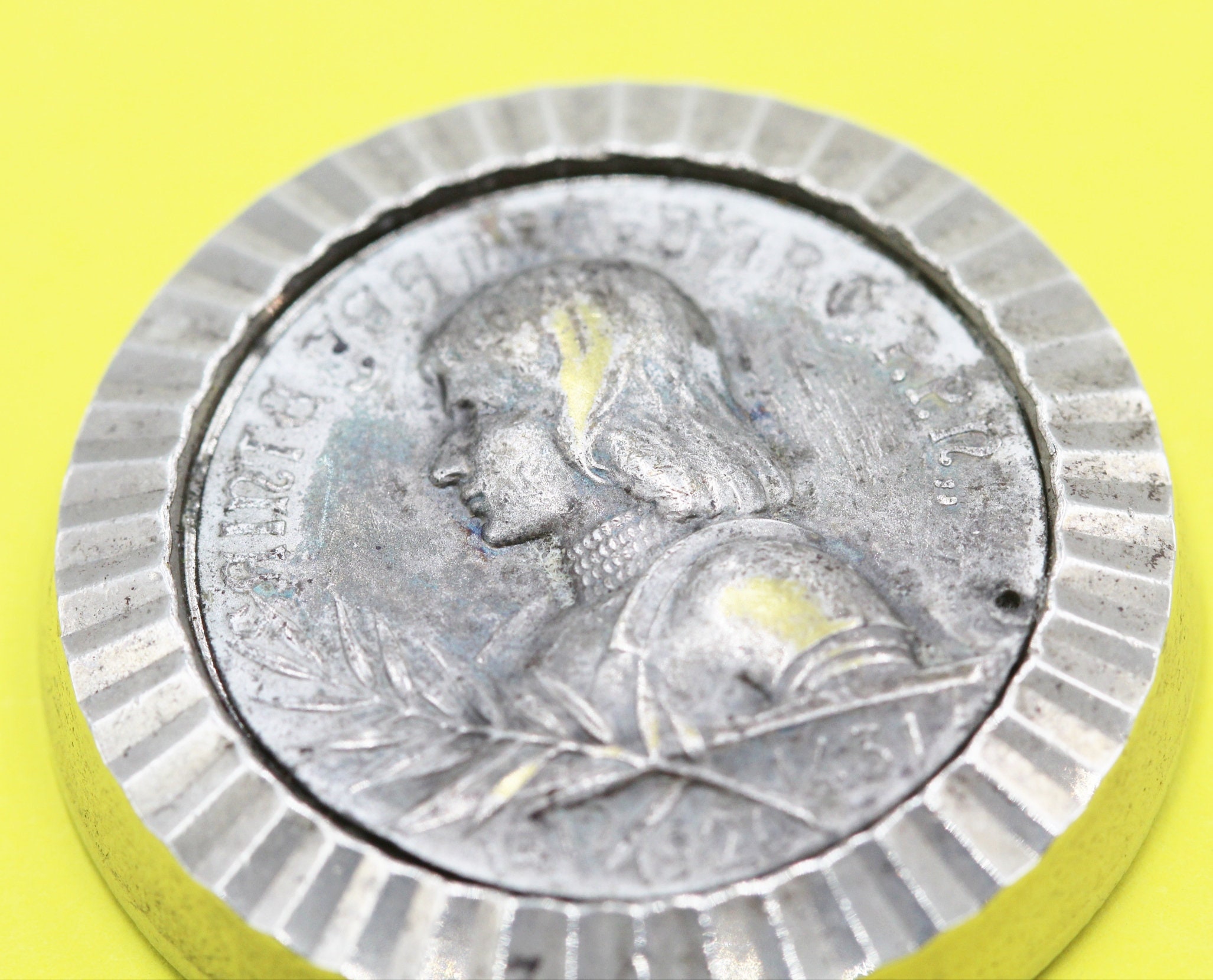 Rare Ancien Aimant Jeanne d'arc