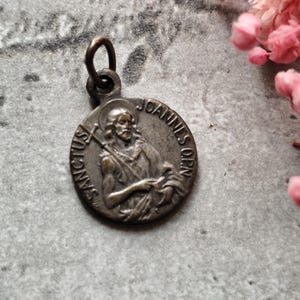 Sanctus johannes medal