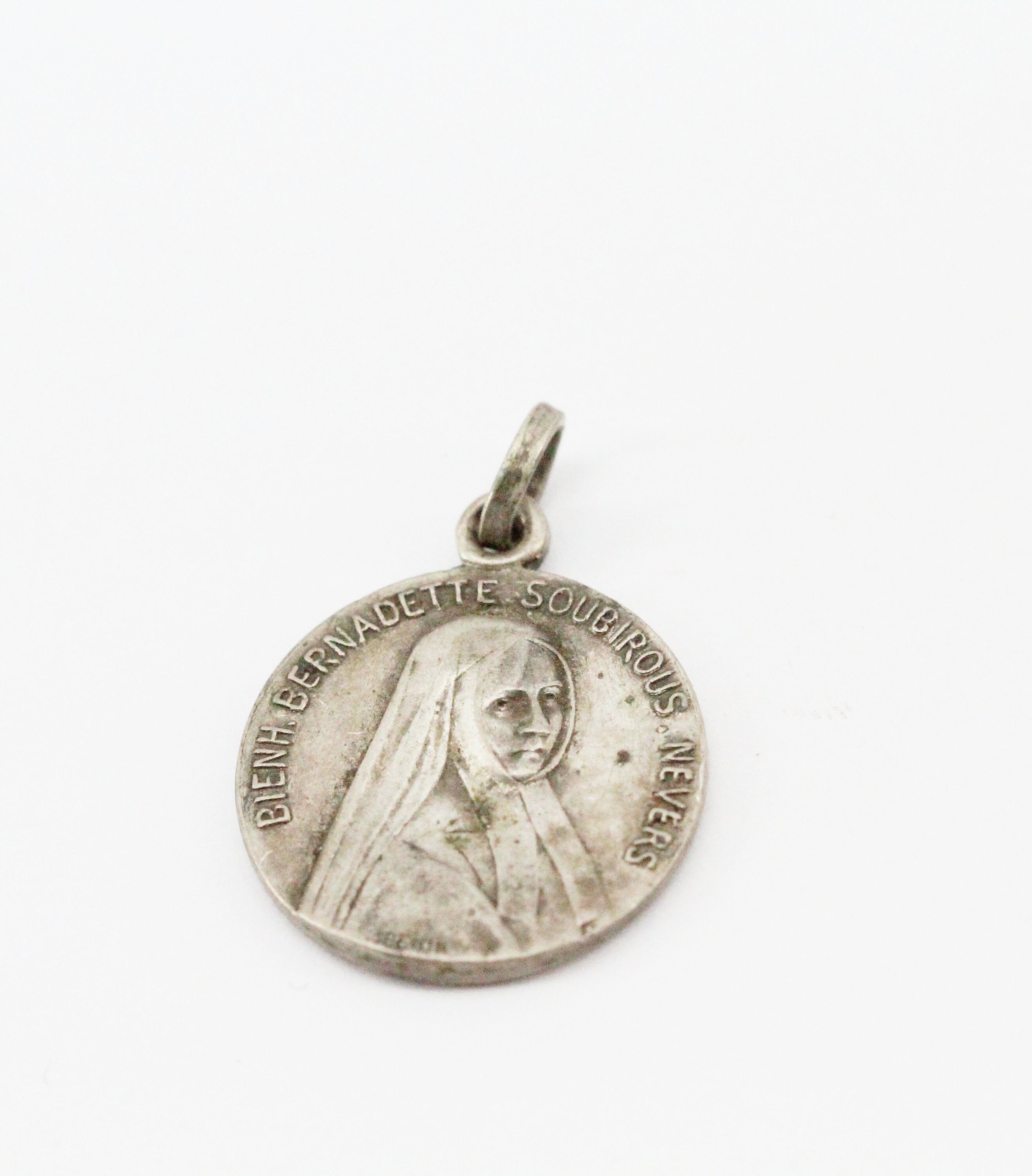 Ancienne Médaille Sainte Bernadette Soubirous