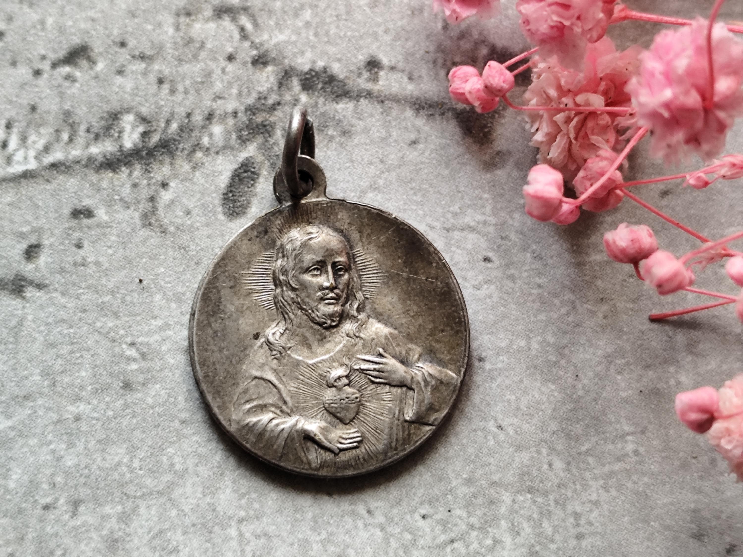 アンドレ・ユベール・フルネとイエス・キリストを描いたフランスの銀製