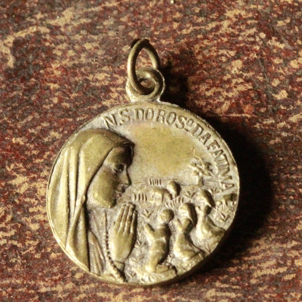 ancienne médaille notre dame de Fatima